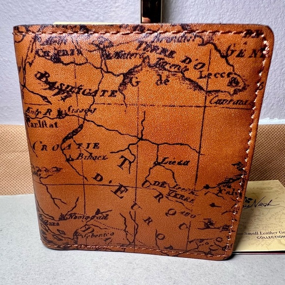 NWT Patricia Nash Eliza Signature Map Print Wallet - Picture 1 of 5